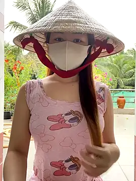 Snapshot of BabyThree_ chatting on November 12, 2025, 8:18 am BabyThree online show from November 12, 2025, 8:18 am