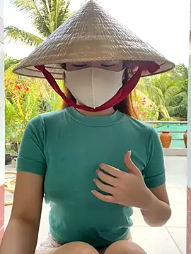 Snapshot of BabyThree_ chatting on November 14, 2025, 8:40 am BabyThree online show from November 14, 2025, 8:40 am