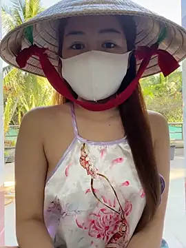 Snapshot of BabyThree_ chatting on December 15, 2025, 8:09 am BabyThree online show from December 15, 2025, 8:09 am