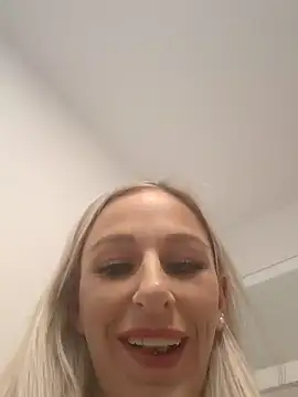 Liana Lou online show from February 5, 2025, 2:48 pm