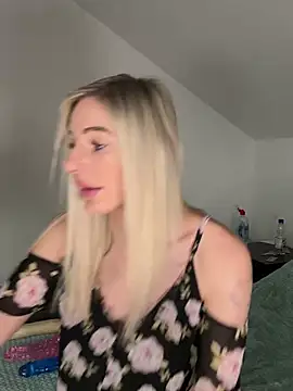 Liana Lou online show from February 28, 2025, 10:41 am