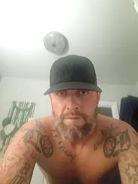 Snapshot of LongandEasy77 chatting on October 27, 2025, 8:37 am LongandEasy77 online show from October 27, 2025, 8:37 am