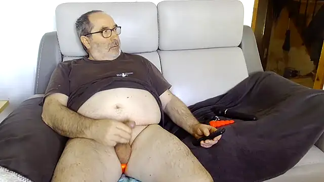 Snapshot of gillou1234 chatting on March 7, 2025, 9:07 am gillou1234 online show from March 7, 2025, 9:07 am