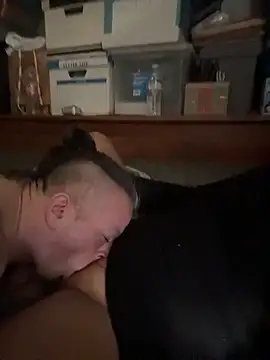 Snapshot of allissonw13 chatting on November 19, 2025, 4:07 pm allissonw13 online show from November 19, 2025, 4:07 pm