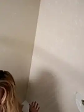 allissonw13 online show from April 14, 2026, 8:19 am