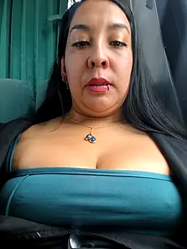 Snapshot of Bella_keny chatting on May 8, 2026, 4:44 pm Bella keny online show from May 8, 2026, 4:44 pm