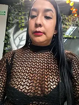 Snapshot of Bella_keny chatting on December 15, 2025, 6:25 pm Bella keny online show from December 15, 2025, 6:25 pm