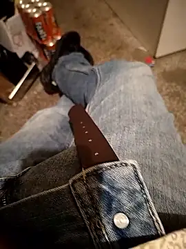 Snapshot of A_man_in_public chatting on October 10, 2025, 7:47 pm A man in public online show from October 10, 2025, 7:47 pm