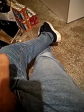 Snapshot of A_man_in_public chatting on October 24, 2025, 11:31 am A man in public online show from October 24, 2025, 11:31 am