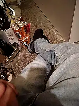 Snapshot of A_man_in_public chatting on October 17, 2025, 11:45 am A man in public online show from October 17, 2025, 11:45 am