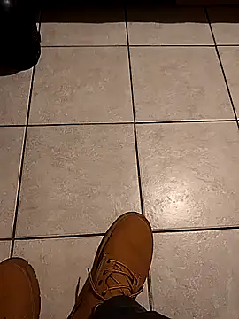 Snapshot of A_man_in_public chatting on January 6, 2026, 7:29 pm A man in public online show from January 6, 2026, 7:29 pm