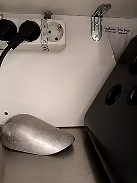 Snapshot of A_man_in_public chatting on March 1, 2026, 12:16 pm A man in public online show from March 1, 2026, 12:16 pm