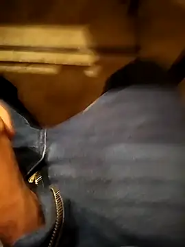 Snapshot of A_man_in_public chatting on March 7, 2026, 8:03 pm A man in public online show from March 7, 2026, 8:03 pm