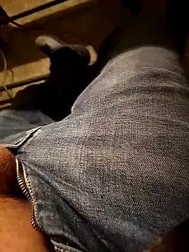 Snapshot of A_man_in_public chatting on February 24, 2026, 7:48 pm A man in public online show from February 24, 2026, 7:48 pm