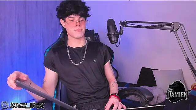 cinnamon boyxxx online show from September 30, 2025, 2:06 am