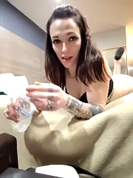 Genevieve143 online show from December 23, 2025, 8:35 am