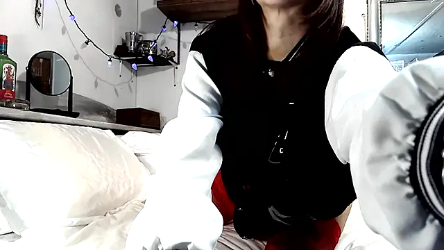 Snapshot of Genevieve143 chatting on April 30, 2026, 9:30 pm Genevieve143 online show from April 30, 2026, 9:30 pm