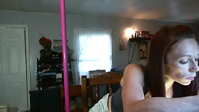 Snapshot of Genevieve143 chatting on September 25, 2025, 10:38 pm Genevieve143 online show from September 25, 2025, 10:38 pm