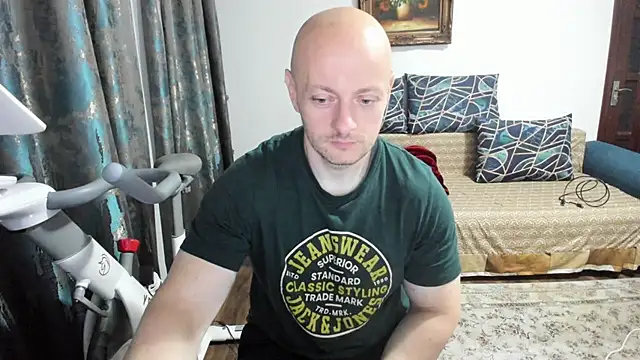 xxxWildxThoughtsxxx online show from October 6, 2025, 9:48 pm