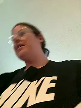 velvetta  online show from September 15, 2025, 2:06 pm