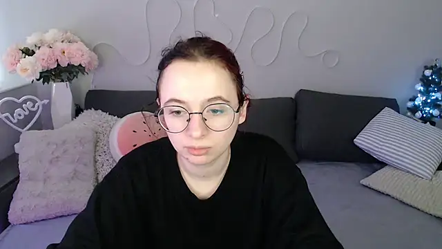 Snapshot of Mini_Diva chatting on December 16, 2025, 9:13 am Mini Diva online show from December 16, 2025, 9:13 am