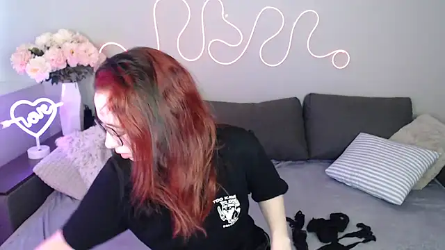 Snapshot of Mini_Diva chatting on November 18, 2025, 9:12 am Mini Diva online show from November 18, 2025, 9:12 am