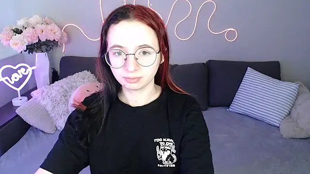 Snapshot of Mini_Diva chatting on November 16, 2025, 9:14 am Mini Diva online show from November 16, 2025, 9:14 am