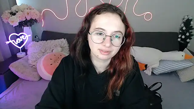 Mini Diva online show from April 3, 2026, 8:10 am