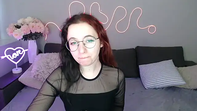 Snapshot of Mini_Diva chatting on November 29, 2025, 9:31 am Mini Diva online show from November 29, 2025, 9:31 am