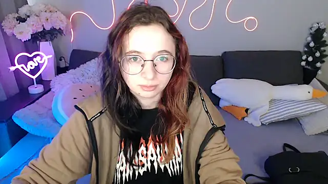 Mini Diva online show from April 5, 2026, 8:21 am