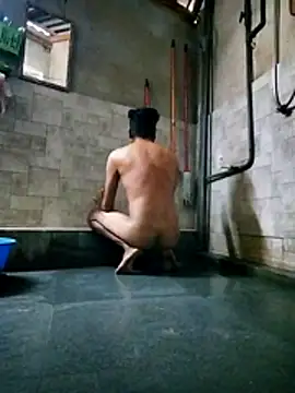 Heman100492 online show from April 21, 2026, 7:15 am