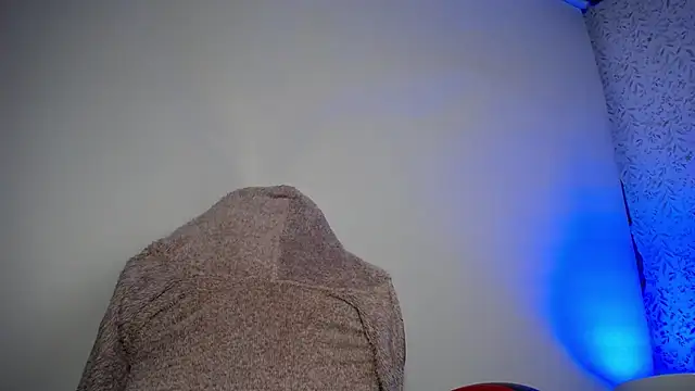 luly pink online show from March 19, 2026, 3:06 am