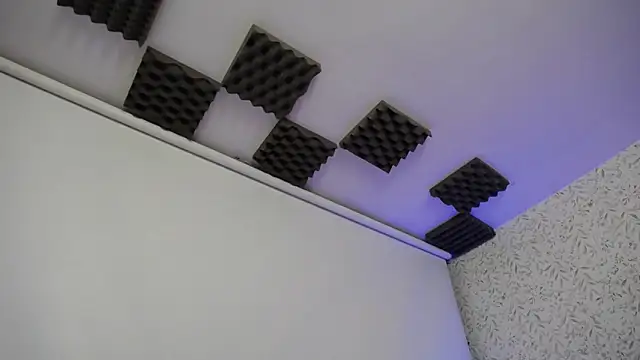 luly pink online show from November 25, 2025, 4:02 am