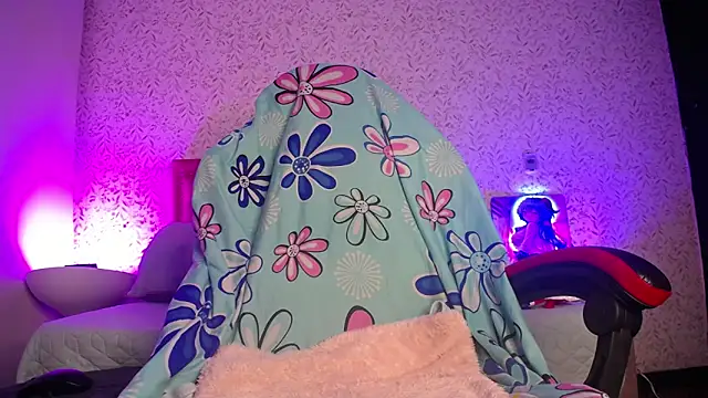 luly pink online show from April 21, 2026, 4:08 am