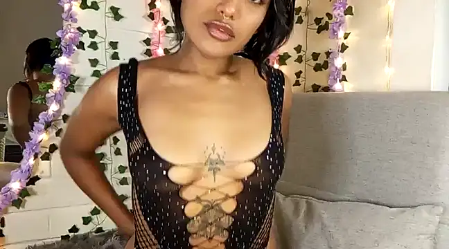 Snapshot of VictoireFeller chatting on December 21, 2024, 1:04 am VictoireFeller online show from December 21, 2024, 1:04 am