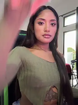 Snapshot of VictoireFeller chatting on February 3, 2026, 11:21 pm VictoireFeller online show from February 3, 2026, 11:21 pm