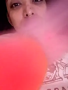 Snapshot of VictoireFeller chatting on October 24, 2025, 4:11 am VictoireFeller online show from October 24, 2025, 4:11 am