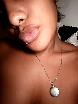 Snapshot of VictoireFeller chatting on October 1, 2025, 5:45 am VictoireFeller online show from October 1, 2025, 5:45 am