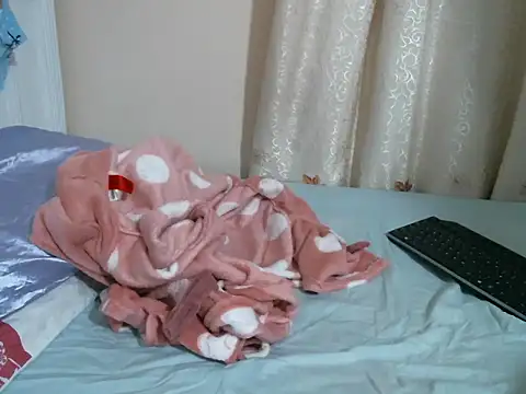 Snapshot of Hotellen chatting on November 26, 2025, 6:19 pm Hotellen online show from November 26, 2025, 6:19 pm