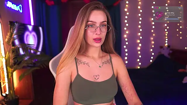 Snapshot of Kamila_icee chatting on November 9, 2025, 8:46 pm Kamila icee online show from November 9, 2025, 8:46 pm