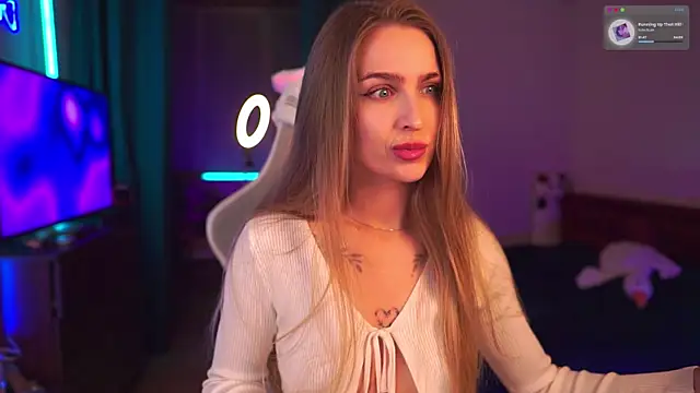 Snapshot of Kamila_icee chatting on November 25, 2025, 8:20 pm Kamila icee online show from November 25, 2025, 8:20 pm