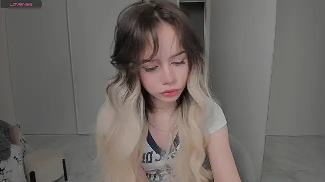 KellyBarton online show from December 10, 2024, 12:50 am