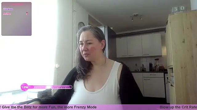 Snapshot of MilfGina chatting on October 30, 2025, 8:45 am MilfGina online show from October 30, 2025, 8:45 am