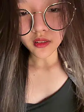 Snapshot of Krixxi22 chatting on October 25, 2025, 1:45 pm Krixxi22 online show from October 25, 2025, 1:45 pm