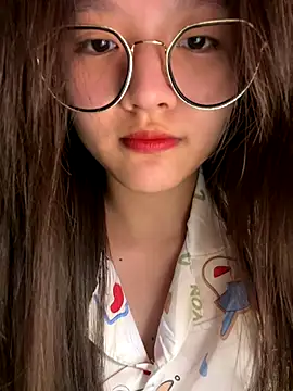 Snapshot of Krixxi22 chatting on November 17, 2025, 4:44 pm Krixxi22 online show from November 17, 2025, 4:44 pm