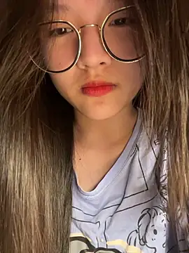 Snapshot of Krixxi22 chatting on December 5, 2025, 3:54 pm Krixxi22 online show from December 5, 2025, 3:54 pm