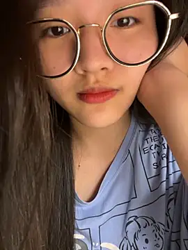 Snapshot of Krixxi22 chatting on November 5, 2025, 4:54 pm Krixxi22 online show from November 5, 2025, 4:54 pm