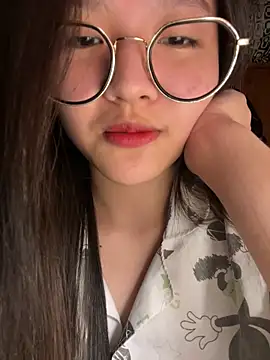 Snapshot of Krixxi22 chatting on November 6, 2025, 2:21 pm Krixxi22 online show from November 6, 2025, 2:21 pm