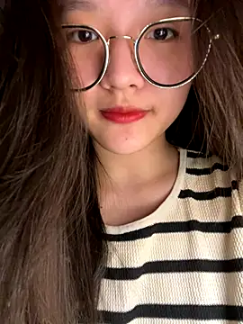 Snapshot of Krixxi22 chatting on November 1, 2025, 2:11 pm Krixxi22 online show from November 1, 2025, 2:11 pm