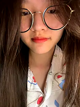 Snapshot of Krixxi22 chatting on November 25, 2025, 3:01 pm Krixxi22 online show from November 25, 2025, 3:01 pm